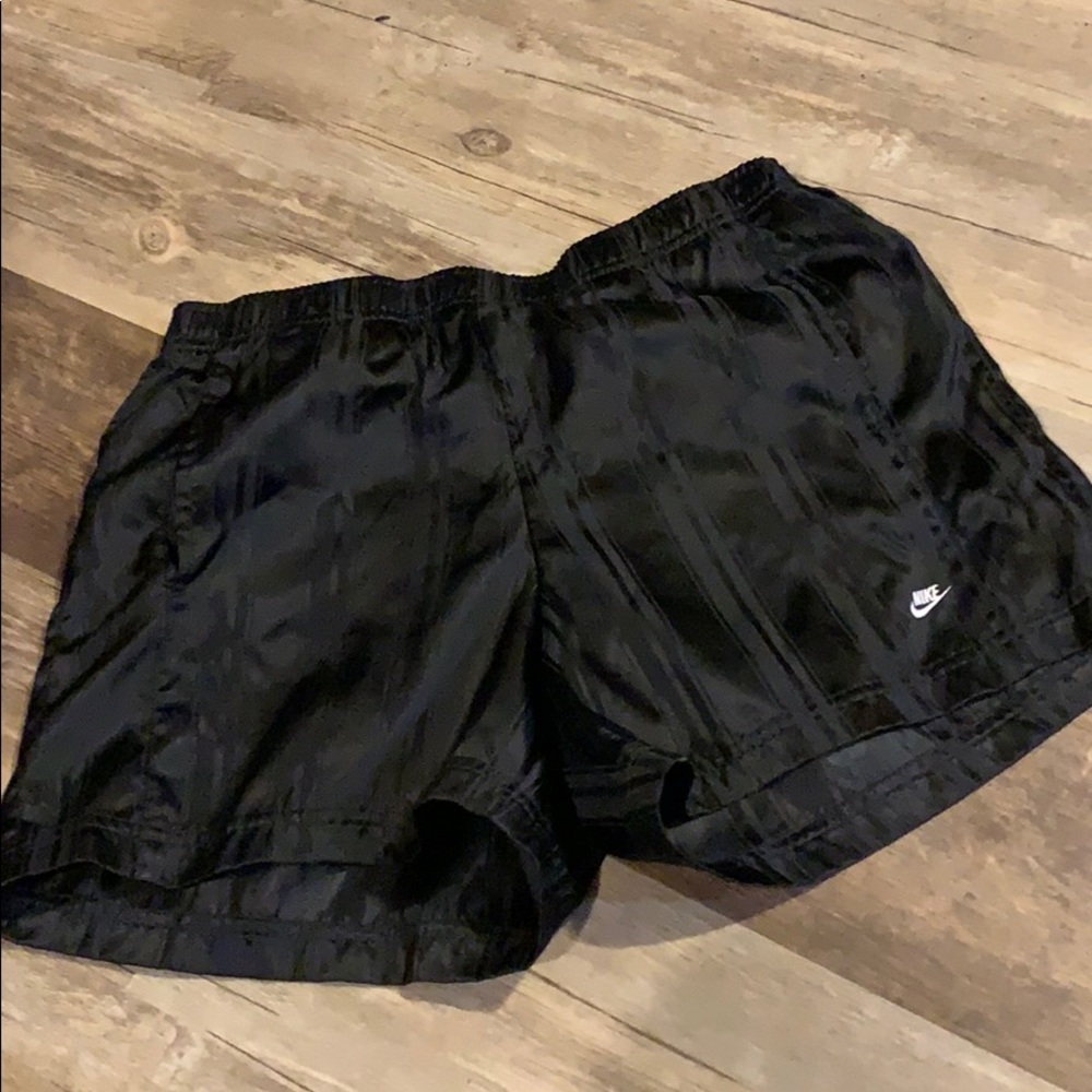 Nike shorts small with 2 pockets